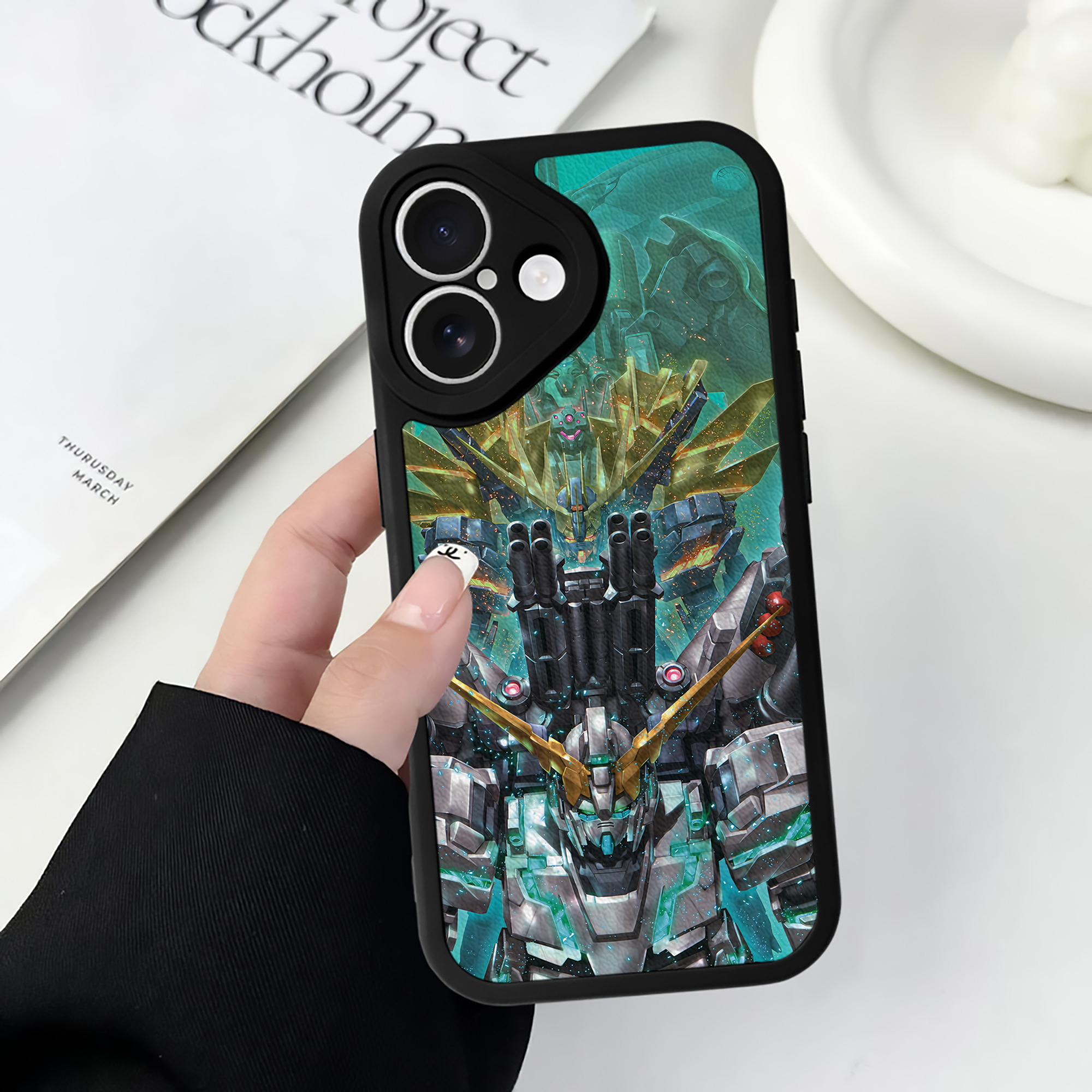 （画像用） 機動戦士ガンダム Mobile Suit Gundam 【iPhone 16シリーズ対応】シリコンスマホケース（レザー調） 材質：シリコン